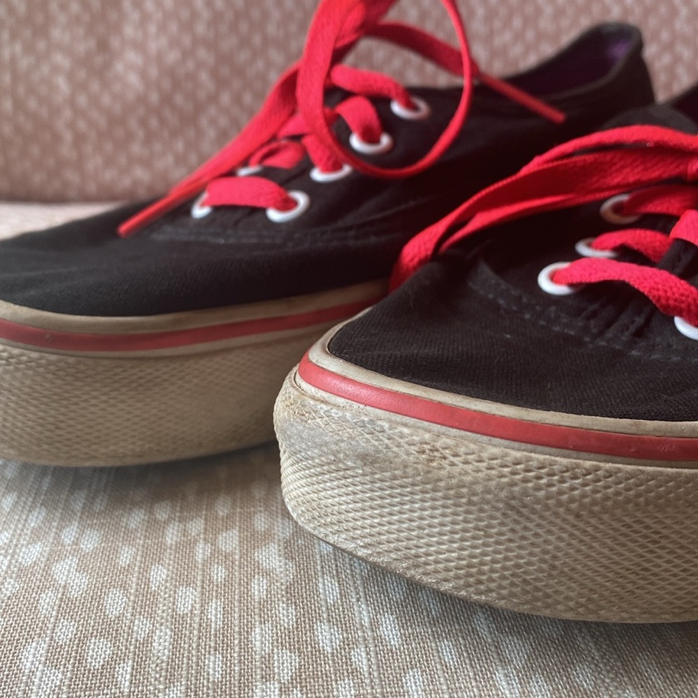 Black Vans Sneakers with Pink - Picture 2 of 4
